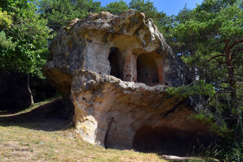 Cuevas artificiales en Pinedo. Valdegovía